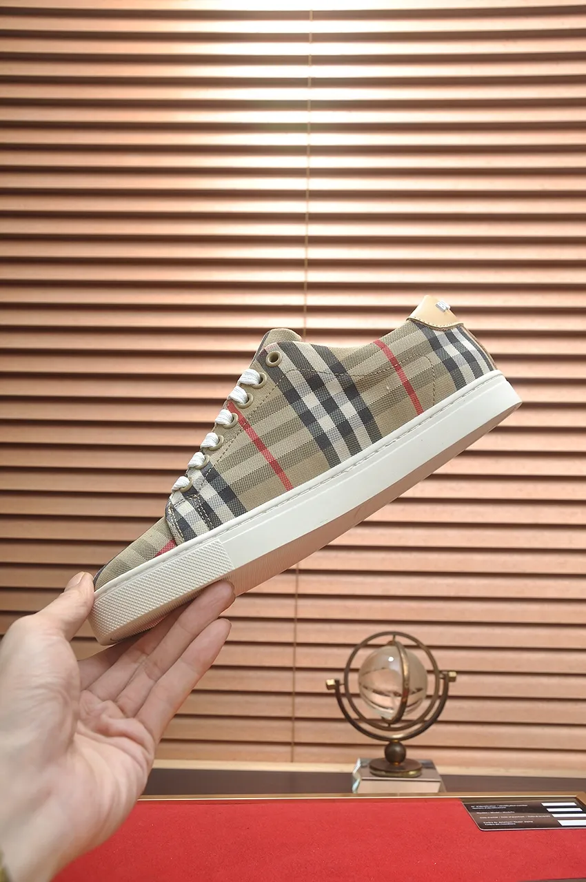 Men's shoes💰480💶[Burberry] (cowhide lining) classic low-top sneakers｜Imported cowhide with classic plaid fabric｜Cow leather lining｜Original outsole｜Fine workmanship and comfortable to wear Size: 38-44 (customized at 45)